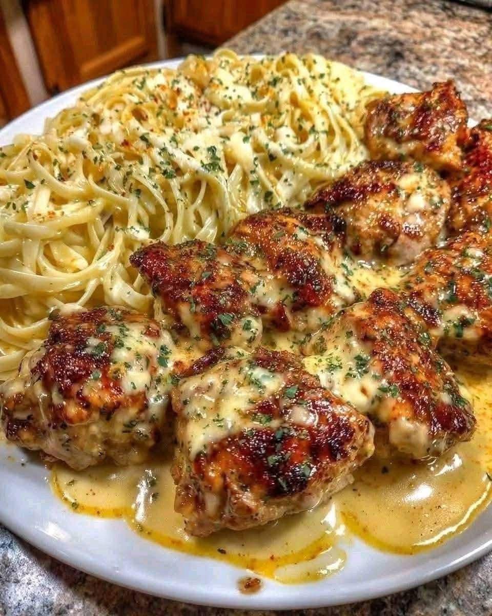 Creamy Garlic Butter Chicken & Linguine in Alfredo SauceA Comfort Food Dream You’ll Crave Again and Again